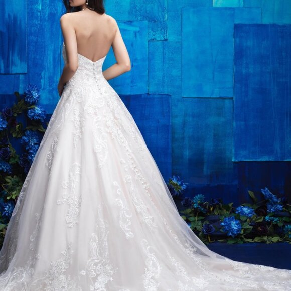 Wedding Gown - Picture 3 of 4